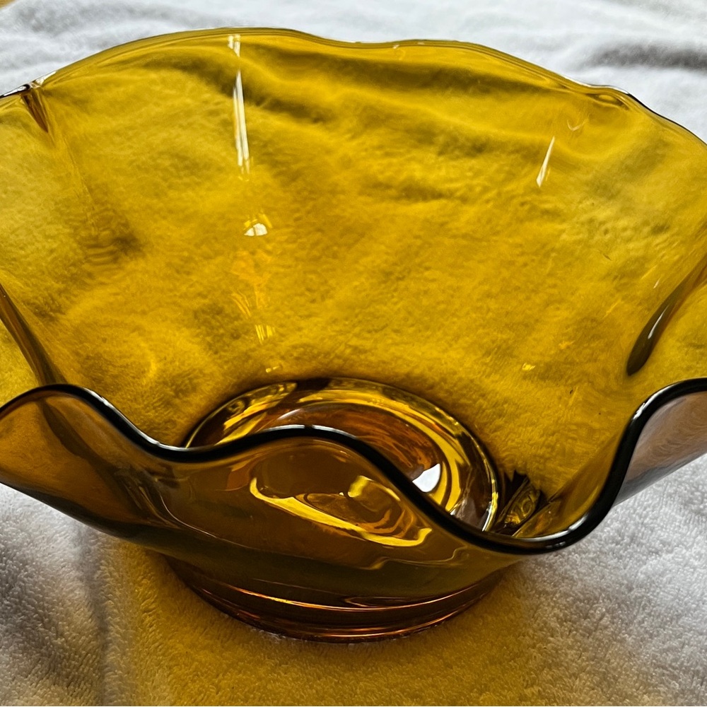 Blenko vintage wavy bowl. Yellow/Amber. Beautiful shape and color